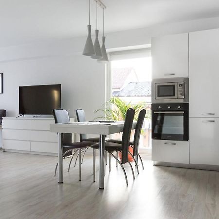 Airport Residence - Apartment Across From Otopeni Airport Bagian luar foto