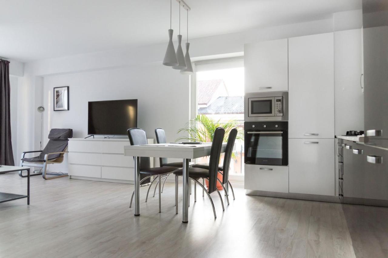 Airport Residence - Apartment Across From Otopeni Airport Bagian luar foto