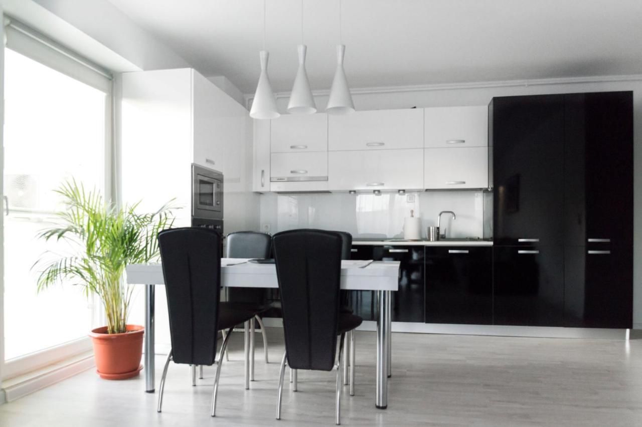 Airport Residence - Apartment Across From Otopeni Airport Bagian luar foto