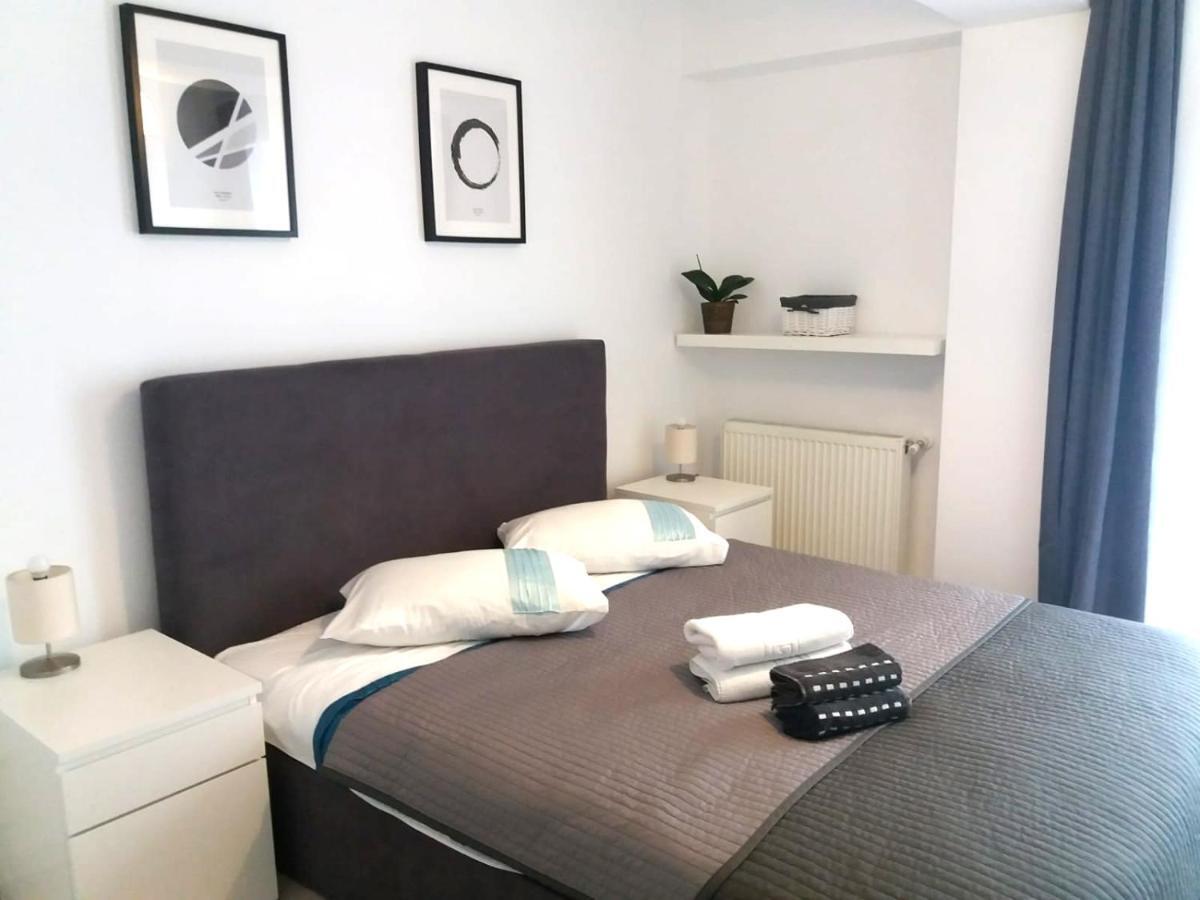 Airport Residence - Apartment Across From Otopeni Airport Bagian luar foto